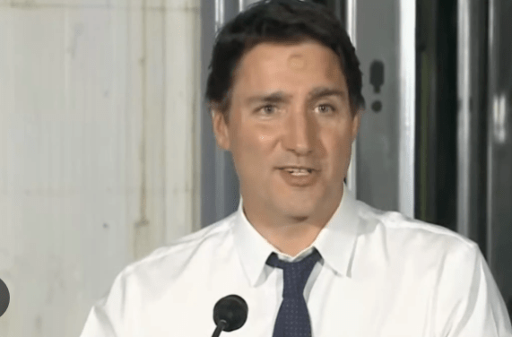 Justin TRUDEAU has a MICROCHIP on his FOREHEAD ??!!