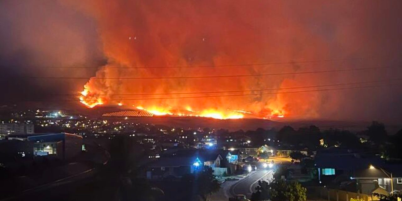 BREAKING: ‘It’s apocalyptic’: People Jump Into the Ocean to Flee Maui Wildfires as Emergency Services are Shut Off