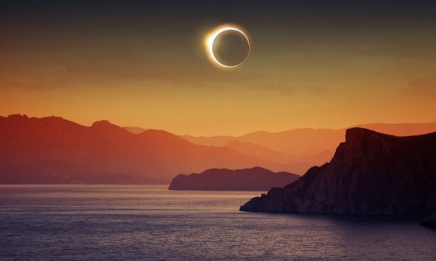 Does the 2024 eclipse also warn of an economic crash in the USA?
