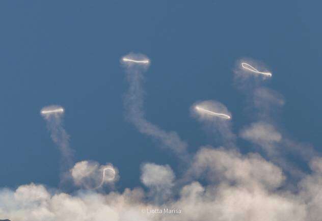 BREAKING – Mount ETNA VOLCANO In Italy Has Just STARTED ERUPTING and Blowing Vortex Rings!