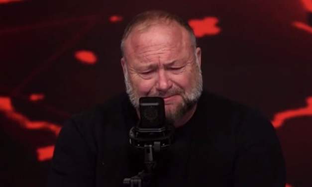 FEDS ATTEMPT TO SHUT DOWN INFOWARS TONIGHT – Alex Jones Breaks Down in Tears on Live Show